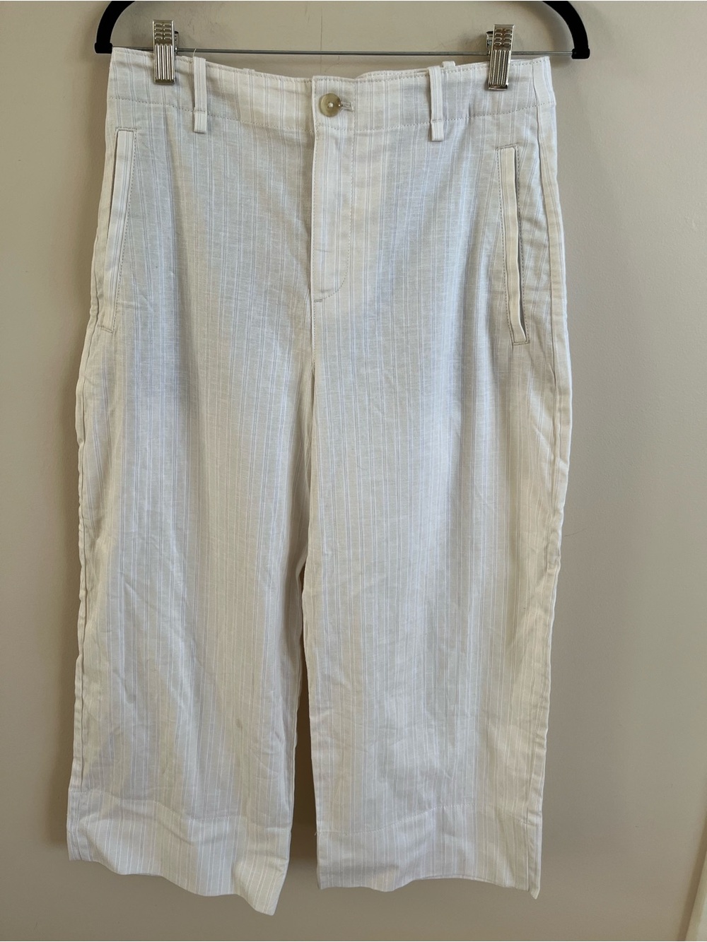 NWT-Banana Republic Factory Wide-Leg Pant
Size 6 Petite